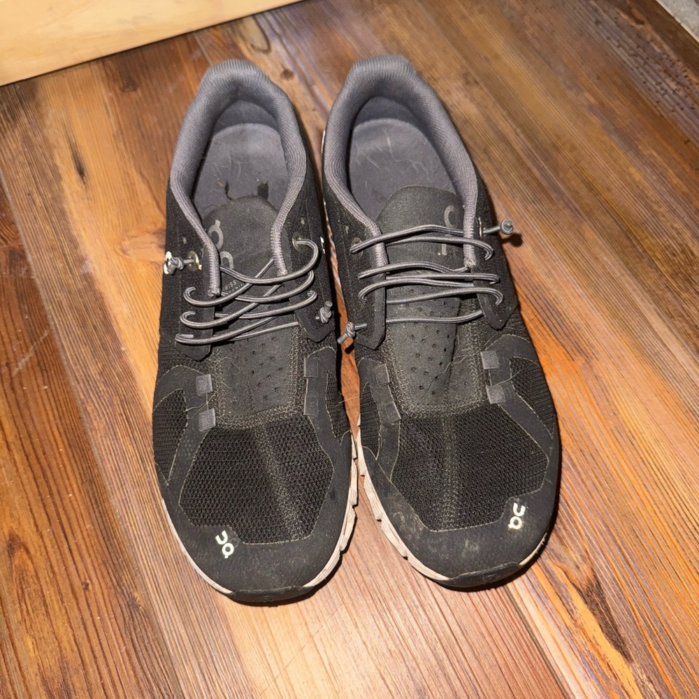 On Running Black and Gray Athletic Shoes